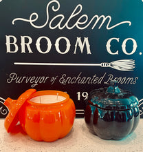 Load image into Gallery viewer, Pumpkin Chai Soy Candle 16 oz Pumpkin Jar (Black)