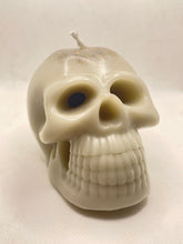 Load image into Gallery viewer, Skull Candle 9 oz
