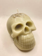 Load image into Gallery viewer, Skull Candle 9 oz
